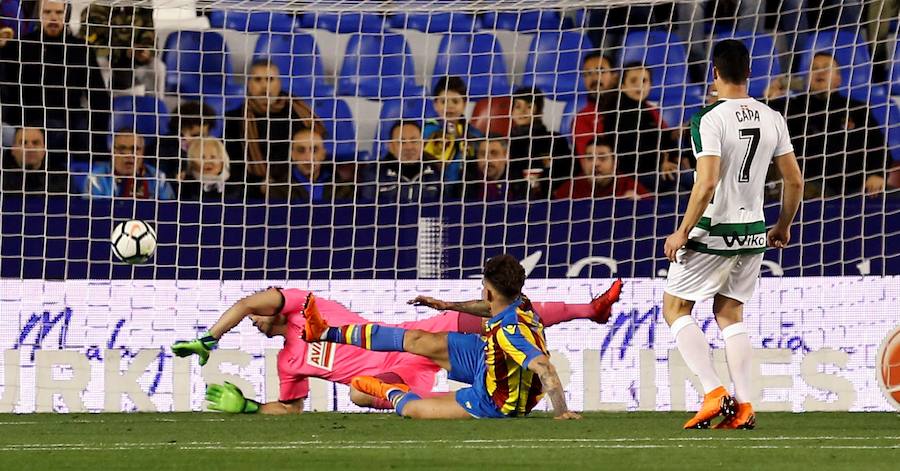 Estas son las mejores imágenes del partido de la jornada 29 de Liga en el Ciutat de València