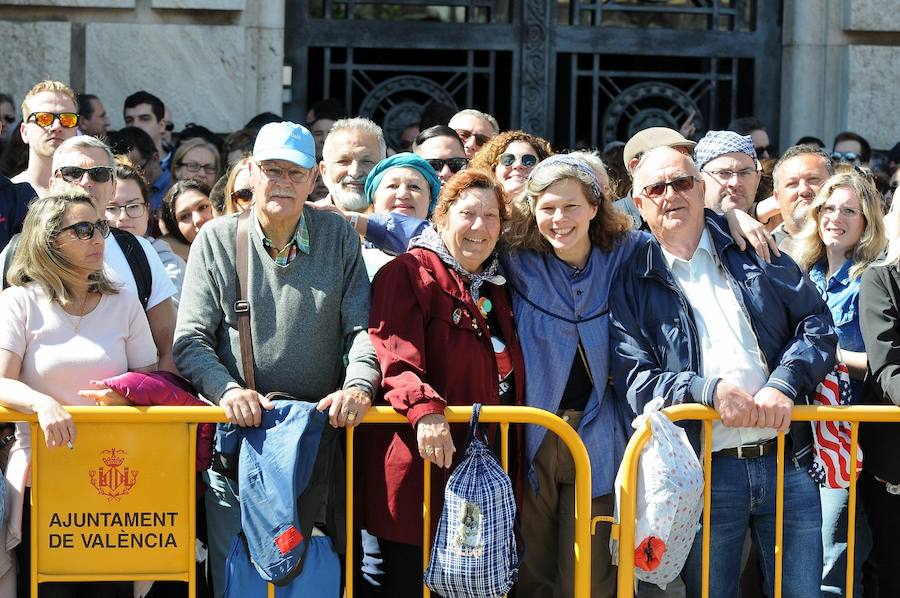 Pirotecnia Aitana de Bélgida ofrece un perfecto disparo en la plaza del Ayuntamiento marcado por un final apoteósico