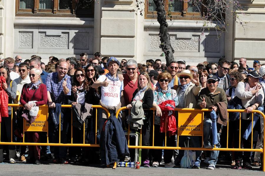 Pirotecnia Aitana de Bélgida ofrece un perfecto disparo en la plaza del Ayuntamiento marcado por un final apoteósico