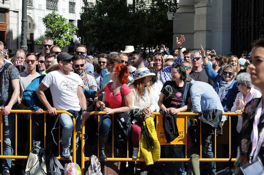 Pirotecnia Aitana de Bélgida ofrece un perfecto disparo en la plaza del Ayuntamiento marcado por un final apoteósico