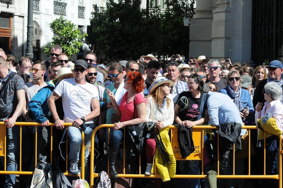 Pirotecnia Aitana de Bélgida ofrece un perfecto disparo en la plaza del Ayuntamiento marcado por un final apoteósico