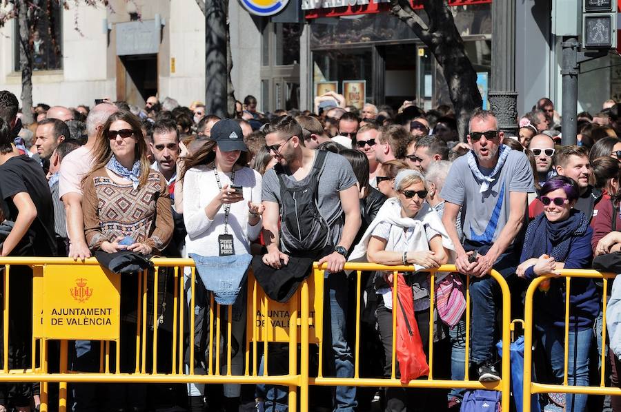 Pirotecnia Aitana de Bélgida ofrece un perfecto disparo en la plaza del Ayuntamiento marcado por un final apoteósico