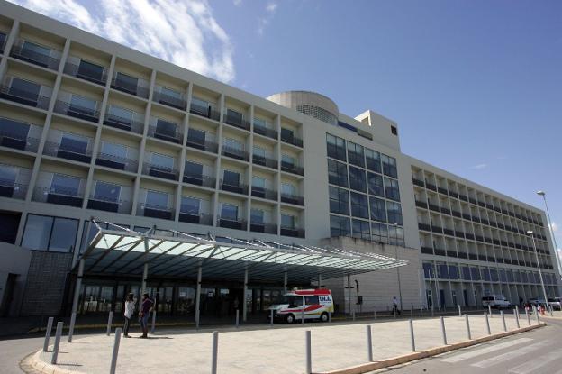 El PP denuncia que el hospital de Alzira dejará de operar a niños tras la reversión