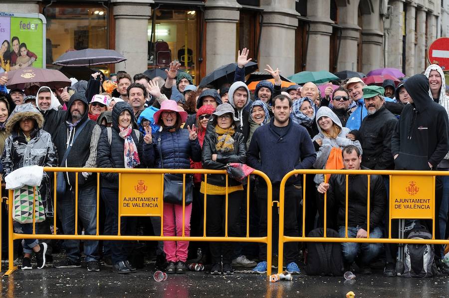 Fotos: Búscate en la mascletà de hoy