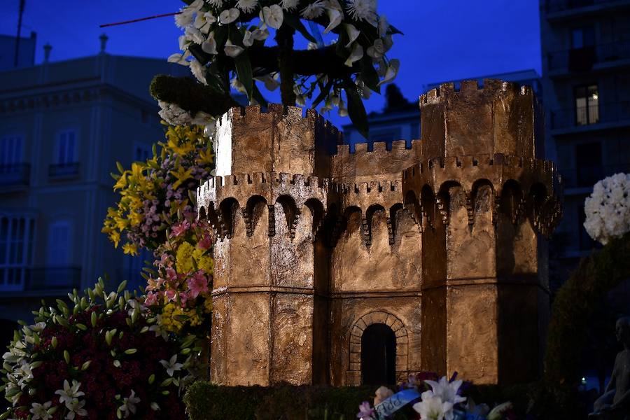 Fotos: Rostros conocidos en el primer día de Ofrenda de las Fallas 2018