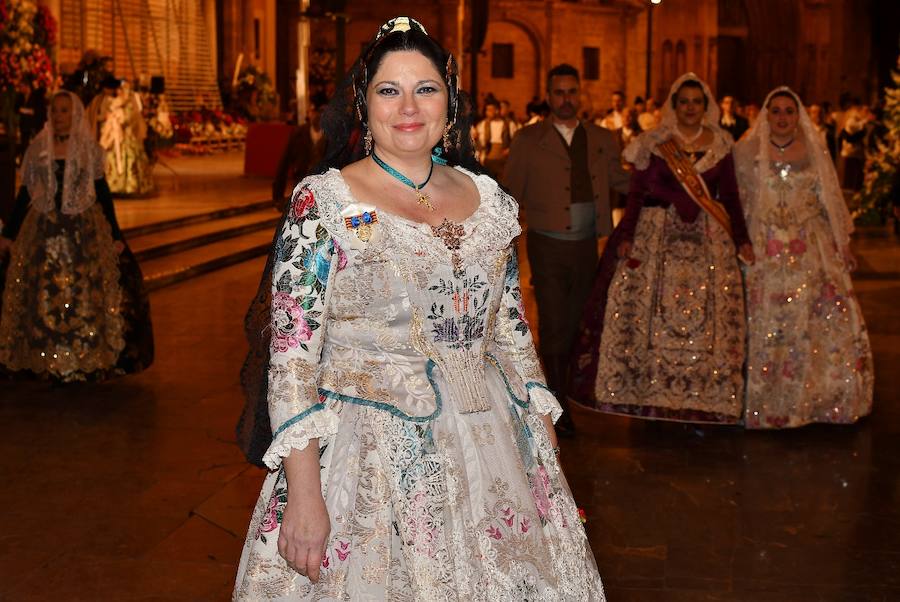 Fotos: Rostros conocidos en el primer día de Ofrenda de las Fallas 2018