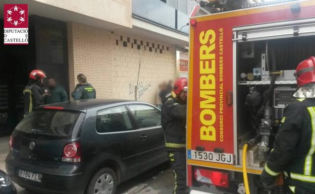 Cuatro heridos y unos 50 evacuados por un incendio en un piso en Benicarló