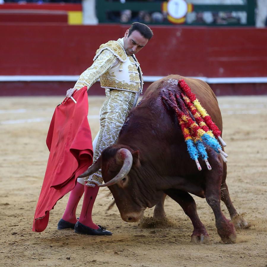 Fotos: Enrique Ponce y López Simón, salen a hombros de la plaza de Toros de Valencia en las Fallas 2018