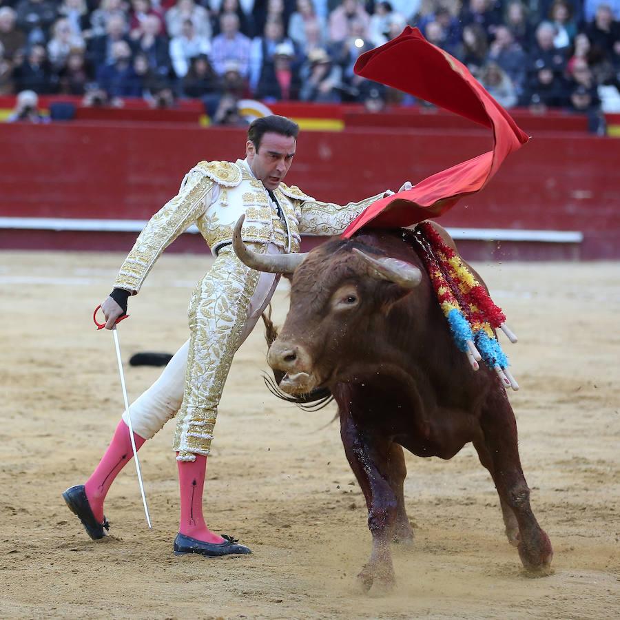 Fotos: Enrique Ponce y López Simón, salen a hombros de la plaza de Toros de Valencia en las Fallas 2018