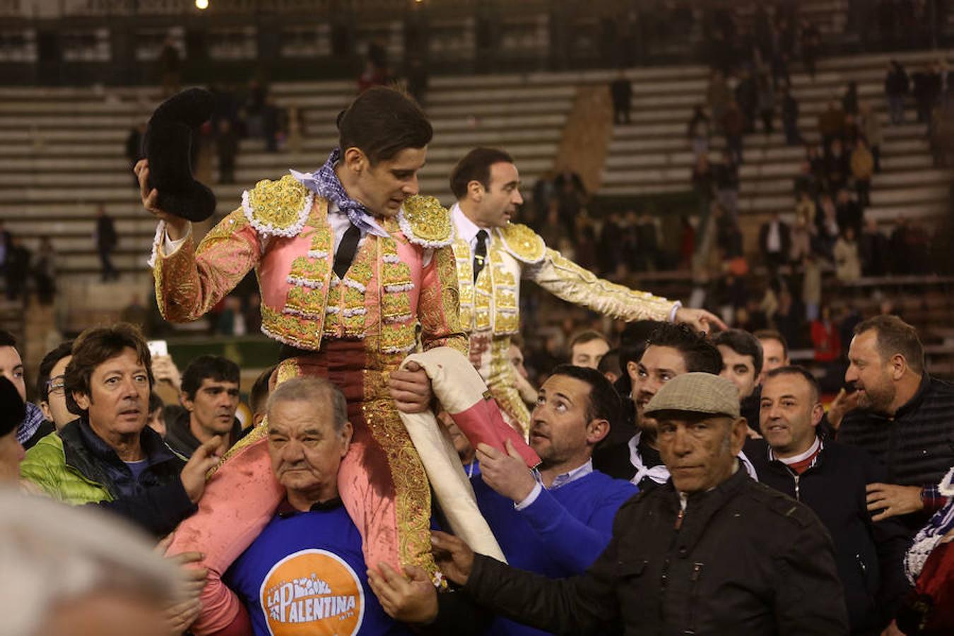 Fotos: Enrique Ponce y López Simón, salen a hombros de la plaza de Toros de Valencia en las Fallas 2018