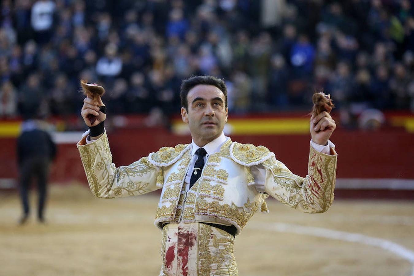 Fotos: Enrique Ponce y López Simón, salen a hombros de la plaza de Toros de Valencia en las Fallas 2018