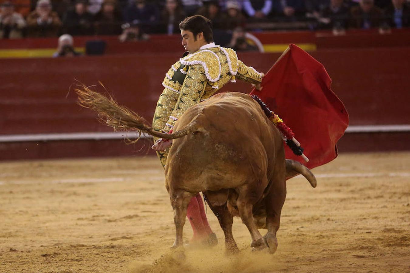 Fotos: Enrique Ponce y López Simón, salen a hombros de la plaza de Toros de Valencia en las Fallas 2018