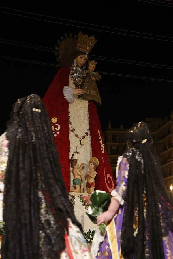 Fotos: Segundo día de la Ofrenda de flores a la Virgen de los Desamparados