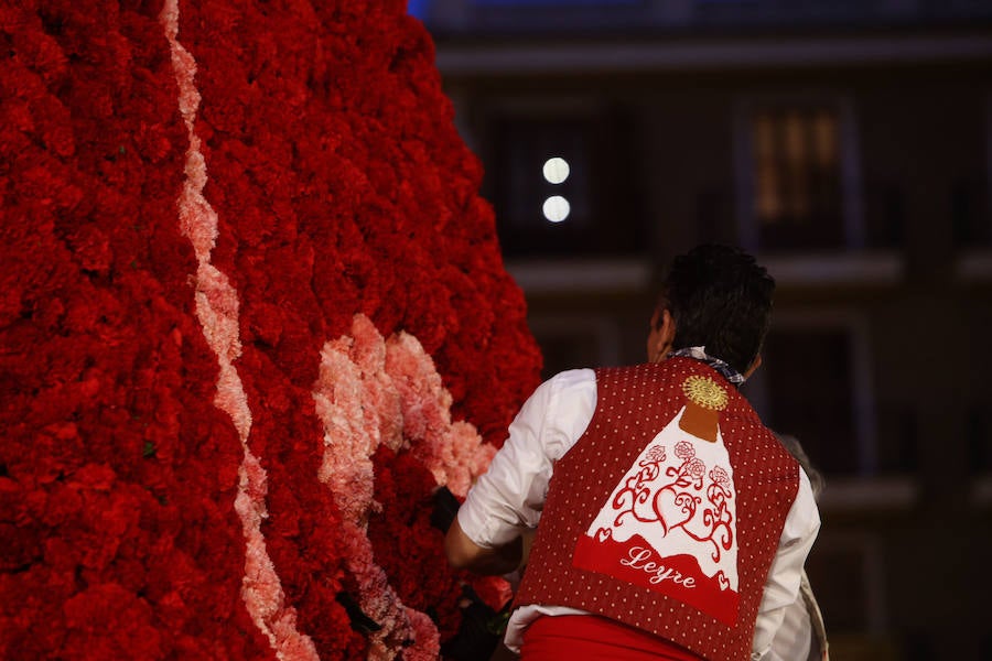 Fotos: Segundo día de la Ofrenda de flores a la Virgen de los Desamparados