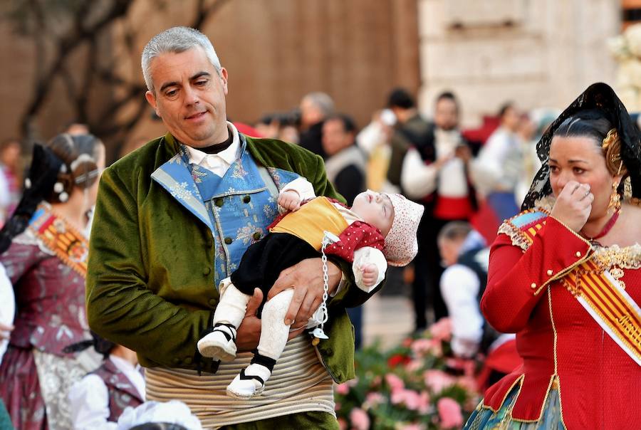 Fotos: Los rostros de la segunda jornada de la Ofrenda de flores a la Virgen de los Desamparados