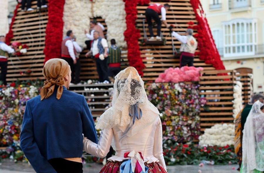 Fotos: Los rostros de la segunda jornada de la Ofrenda de flores a la Virgen de los Desamparados