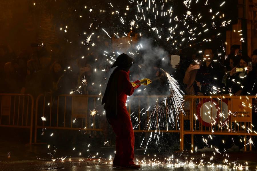 Fotos: Así ha sido la Cavalcada del Foc de las Fallas 2018