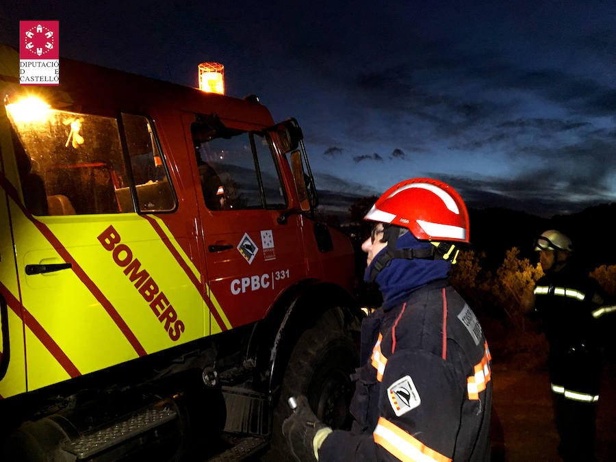 Fotos: Incendio forestal en el Collado de Arenoso de Montán (Castellón)