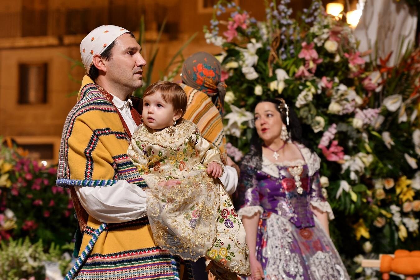 Fotos: Los rostros de la segunda jornada de la Ofrenda de flores a la Virgen de los Desamparados