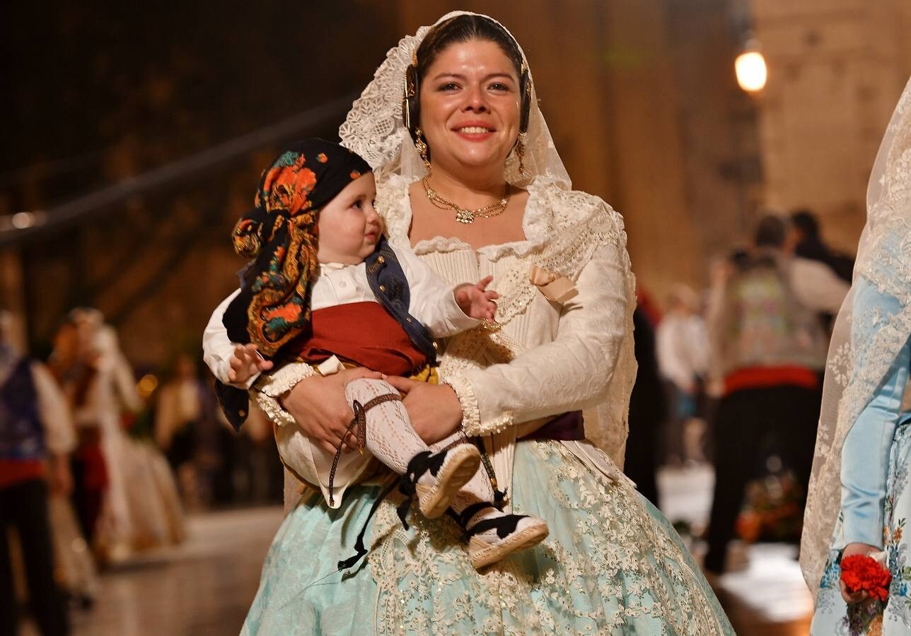 Fotos: Los rostros de la segunda jornada de la Ofrenda de flores a la Virgen de los Desamparados