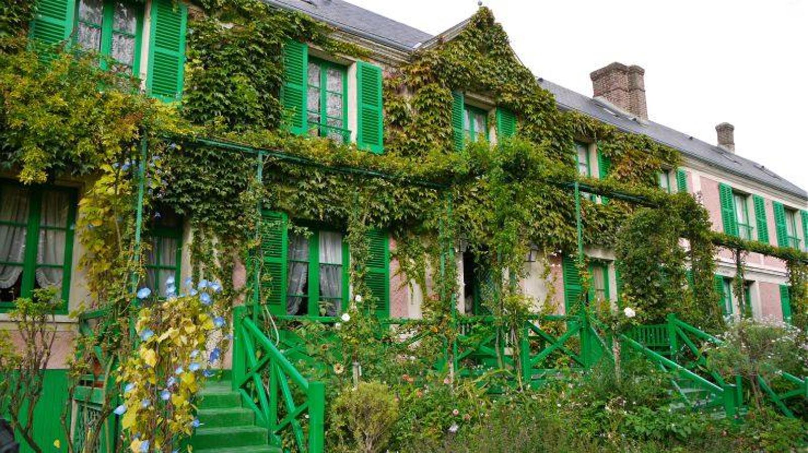 Giverny (Francia) | Se encuentra aquí el Jardín de Monet y el Clos Normand, la casa donde vivió Claude Monet desde 1883 hasta su muerte en 1926. Es uno de los parques más bonitos y preciosos del país, que inspiró al autor su célebre cuadro 'Nenúfares', icono del impresionismo.
