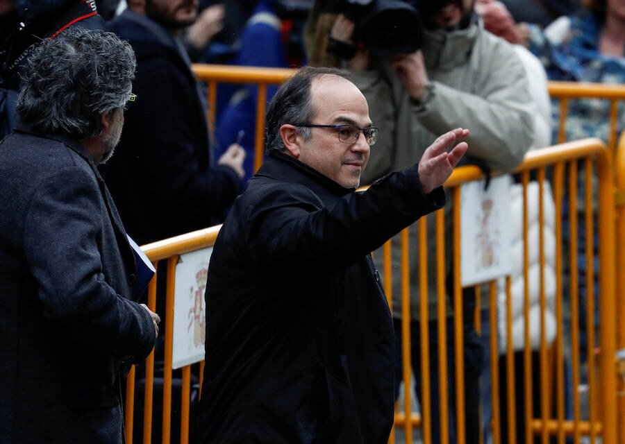 El juez envía a prisión a Turull, Romeva, Forcadell, Bassa y Rull. Llarena justifica su decisión por el «riesgo de fuga y de reiteración delictiva» | El delito de rebelión está penado con entre 15 y 25 años de cárcel