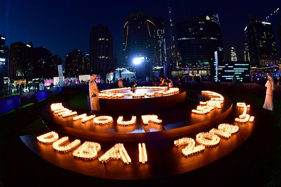 Las luces de los edificios y monumentos más representativos de 500 ciudades españolas y miles en todo el mundo se han apagado este sábado para celebrar la Hora del Planeta y concienciar al público sobre el cambio climático, una de las principales causas de pérdida de biodiversidad en todo el mundo.