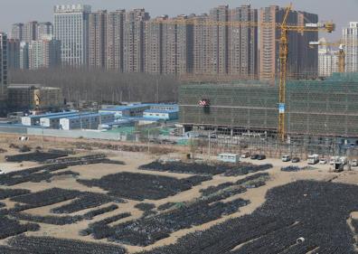 Imagen secundaria 1 - 70.000 bicicletas de Bluegogo fueron trasladadas a este aparcamiento para ser reparadas tras el cierre de la compañía en noviembre de 2017.