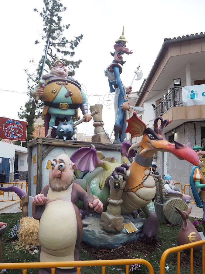 Turís ha celebrado este pasado fin de semana sus Fallas. Tradicionalmente tienen lugar en el fin de semana posterior al 19 de marzo para que los músicos locales puedan estar presentes tanto en el cap i casal como en las fiestas de su localidad. Así, el municipio de la Ribera Alta recibe a miles de personas que durante 4 días disfrutan de la fiesta fallera con todos los elementos que han hecho del festejo que fuera declarado Patrimonio de la Humanidad por la UNESCO. Las comisiones de Cortes Valenciana, El Barri, Placeta del Marques, plaça del Mercat y l'Antiga Fontanella dan ambiente a Turís con pasacalles, monumentos firmados por grandes artistas falleros y actos de pólvora. En la noche del 25 al 26 de marzo se celebró la tradicional cremà de las fallas simbolizando el final de un festejo marcado por las fuertes rachas de viento, que han estado detrás de los daños que presentaba algún ninot, y la gran afluencia de público. 