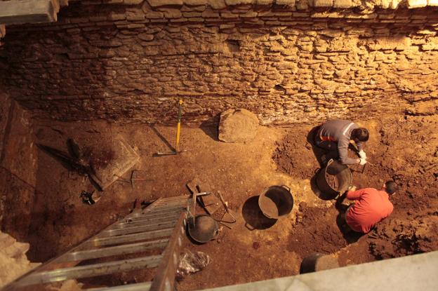 Los trabajos de excavación realizados en la cripta. 