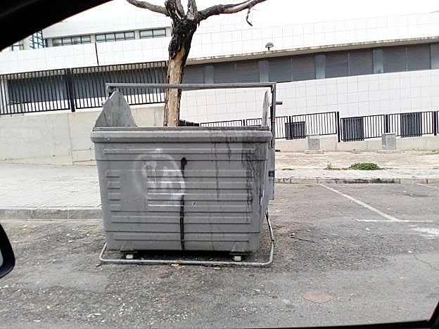 Uno de los contenedores metálicos de La Coma. 