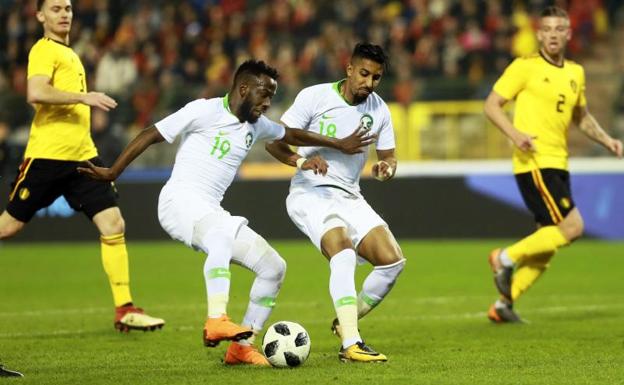 Fahad Al-Muwallad (i) y Salem Al Dawsari, con Arabia Saudí en el amistoso contra Bélgica. 