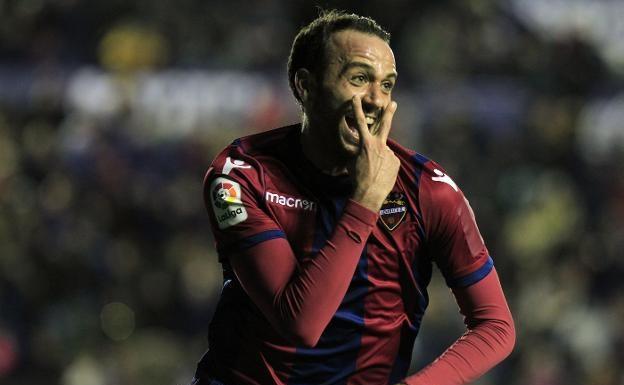 Pazzini celebra su gol ante el Real Madrid.