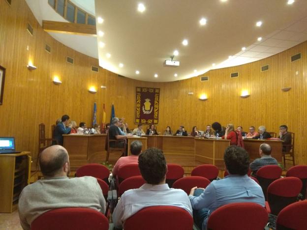 El pleno debate la moción sobre el festival de paellas, ayer. 