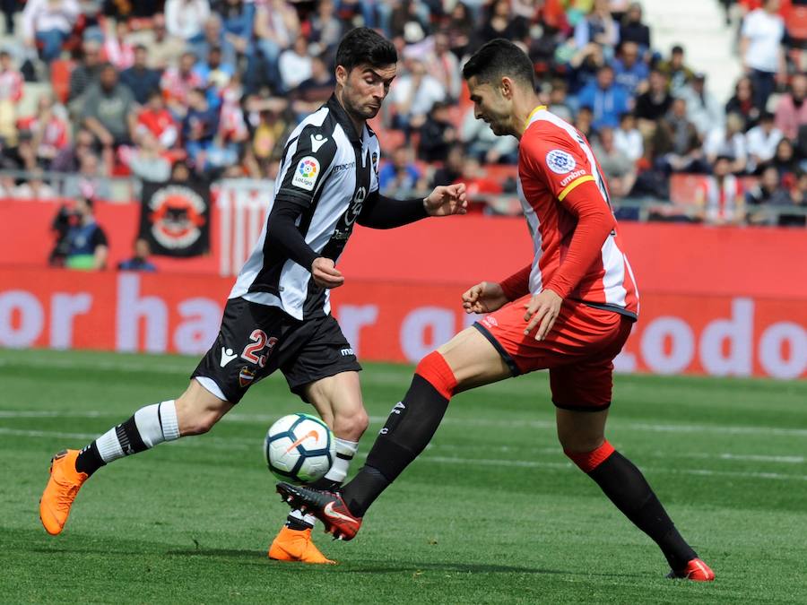 Locales y grantoas empatan a uno después de un partido reñido y con ocasiones claras para ambos equipos. Goles de Granell y Morales