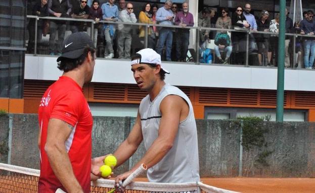 Rafael Nadal y Carlos Moyà entrenando en Valencia.