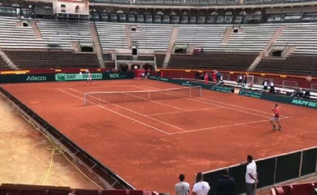 Nadal, con Carles Moyà en el Sporting Club. / 