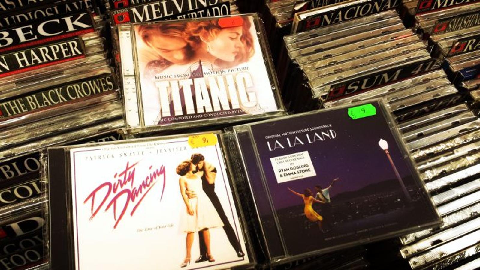 Además, también hay una amplia selección de bandas sonoras, por si quieres bailar como los protagonistas de 'Dirty Dancing' o 'La La Land' o te da por ponerle ambientación a tu propio drama con el mítico 'My Heart Will Go On' de Titanic.