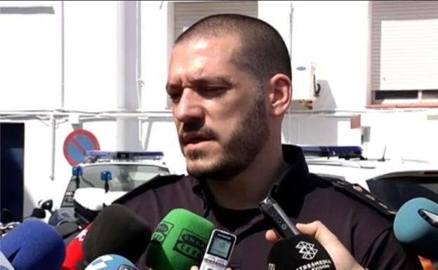 Luis Esteban cuenta a la prensa la operación policial contra los narcos en Algeciras. 