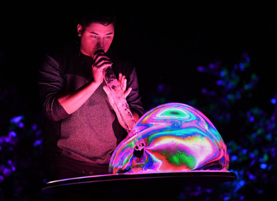 Fotos: Espectaculares imágenes del Mega Bubblefest Laser Show de California