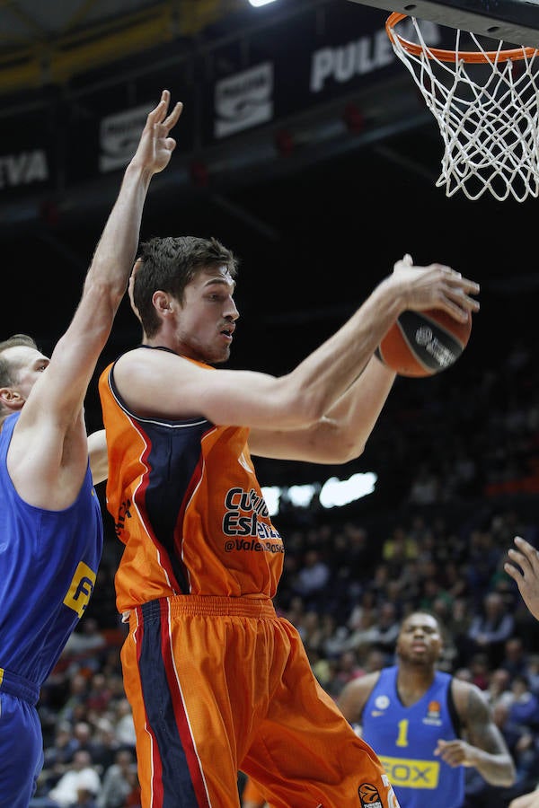 Estas son las imágenes que deja el partido de la última jornada de Euroliga, que ha terminado con victoria del conjunto taronja