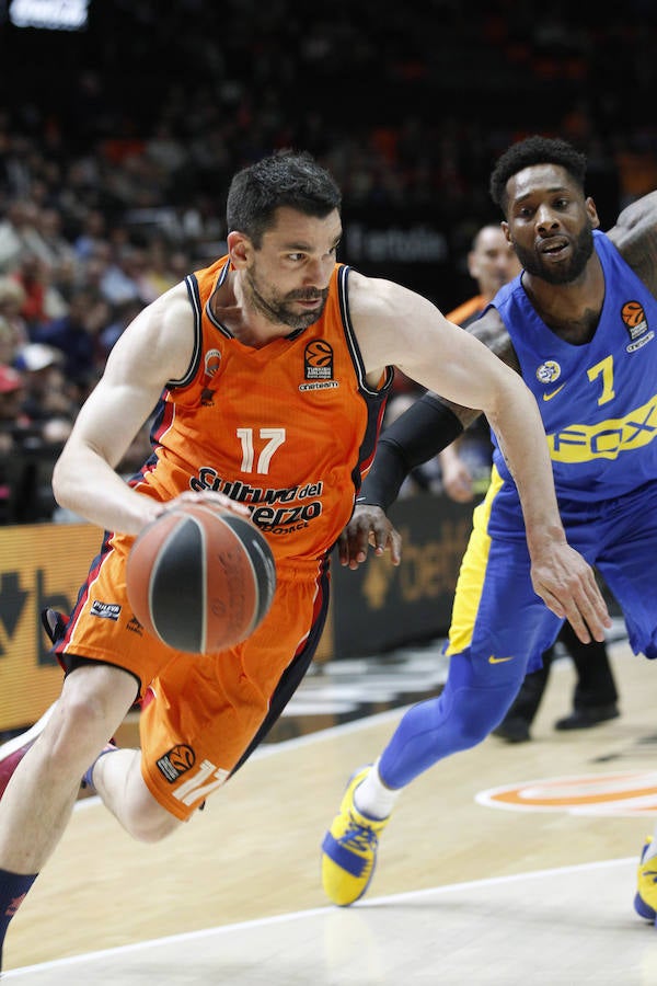 Estas son las imágenes que deja el partido de la última jornada de Euroliga, que ha terminado con victoria del conjunto taronja