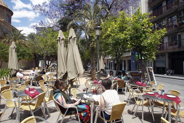 Terraza de un bar en el Carmen. 