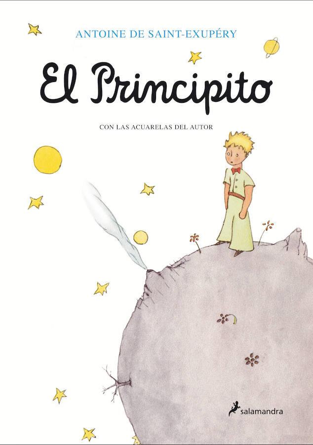 BOLSILLO | 'El Principito', de Antonie de Saint-Exupéry. Viví así, solo, sin nadie con quien hablar verdaderamente, hasta que tuve una avería en el desierto del Sahara, hace seis años. Algo se había roto en mi motor. Y como no tenía conmigo ni mecánico ni pasajeros, me dispuse a realizar, solo, una reparación difícil. Era, para mí, cuestión de vida o muerte. Tenía agua apenas para ocho días. La primera noche dormí sobre la arena a mil millas de toda tierra habitada. Estaba más aislado que un náufrago sobre una balsa en medio del océano. Imaginaos, pues, mi sorpresa cuando, al romper el día, me despertó una extraña vocecita que decía: "Por favor..., ¡dibújame un cordero!".