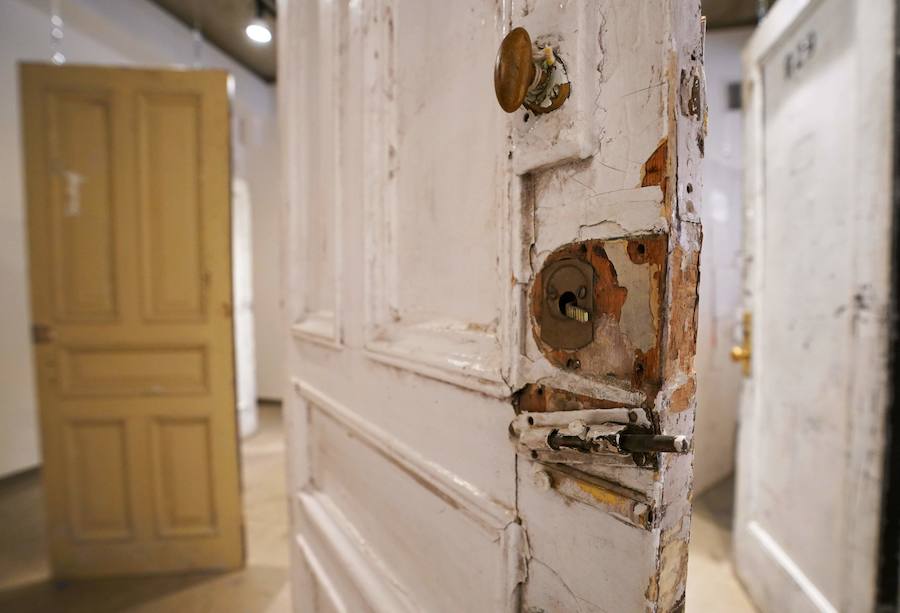Fotos: Las puertas del mítico Chelsea Hotel salen a subasta