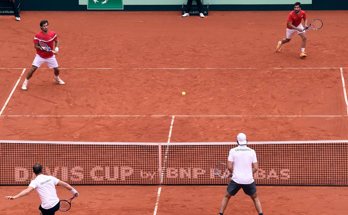 El punto de dobles lo han disputado Feliciano López y Marc López, por parte de España y Jan-Lennard Struff y Tim Puetz, por Alemania. 