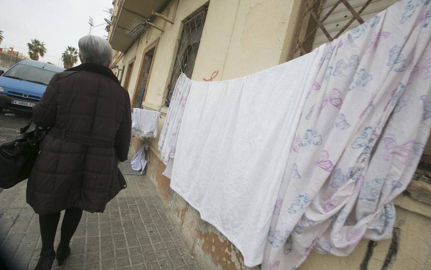 Residentes de Bloques Portuarios sufren ascensores rotos, cortes de luz, suciedad y 47 viviendas ocupadas ilegalmente.