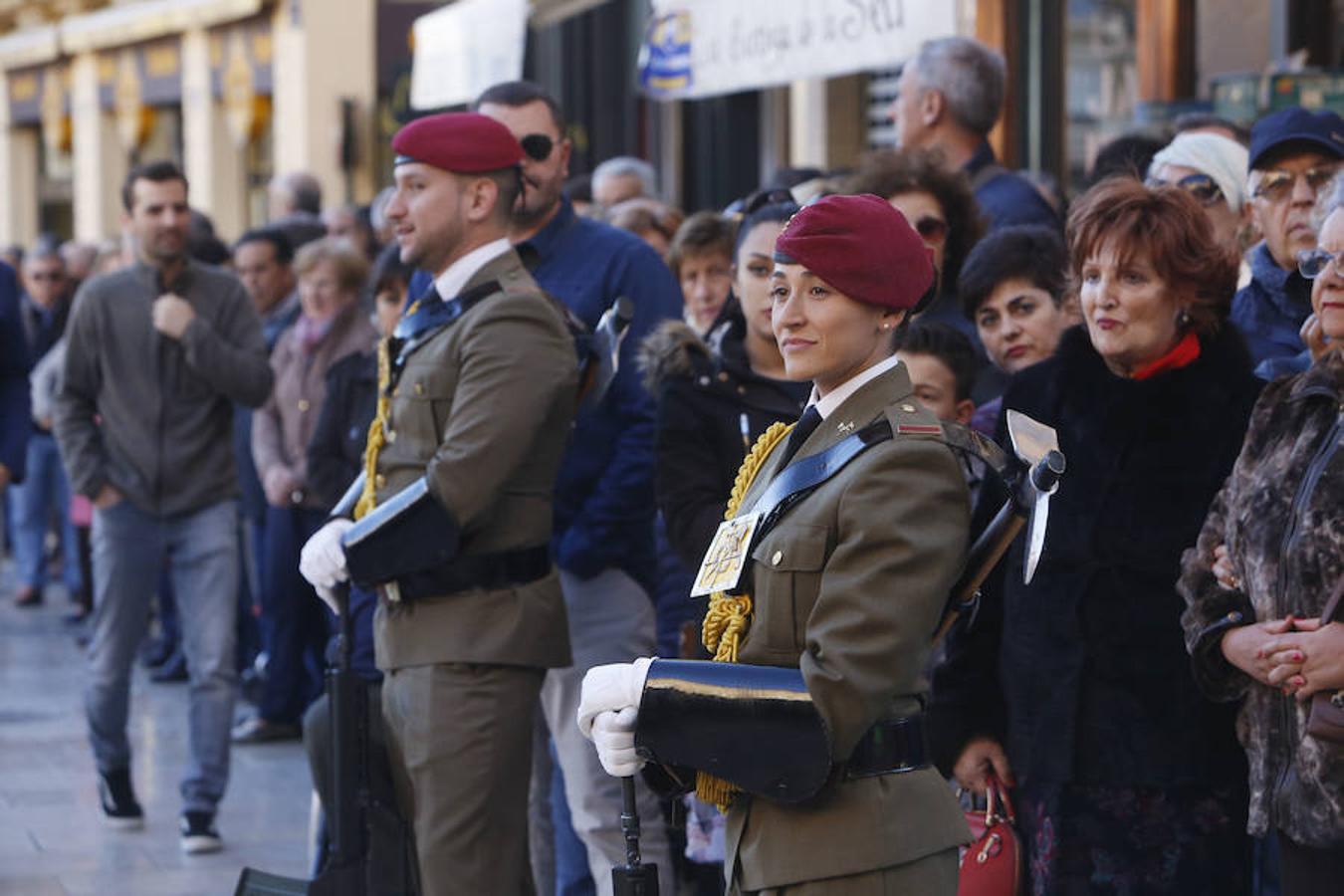 Los valencianos han celebrado en la tarde de este lunes la fiesta de San Vicente Ferrer con la tradicional procesión desde la Seo y con paradas en la casa natalicia del fraile, en San Esteban y en el antiguo convento dominico. 