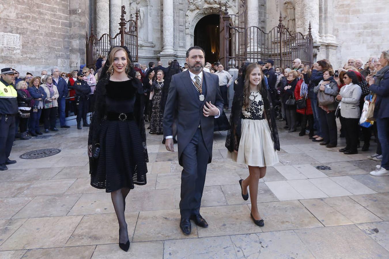 Los valencianos han celebrado en la tarde de este lunes la fiesta de San Vicente Ferrer con la tradicional procesión desde la Seo y con paradas en la casa natalicia del fraile, en San Esteban y en el antiguo convento dominico. 