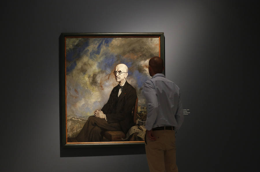 La Fundación Bancaja acoge hasta el próximo mes de agosto la muestra 'Zuloaga. Carácter y emoción', que recorre a través de más de 60 lienzos, una veintena de ellos inéditos, la trayectoria de este pintor clave de finales del siglo XIX y principios del XX, desde que con 18 años llegara a París para formarse hasta su fallecimiento en 1945, gracias a la colaboración de 29 prestadores.